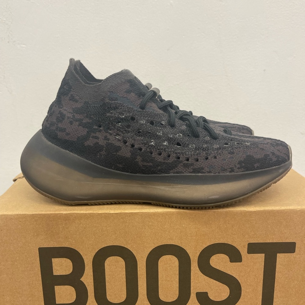 Yeezy Boost 380 Onyx non reflective size 7.5 men